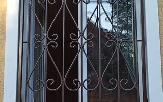 сварная решетка для двустворчатого окна